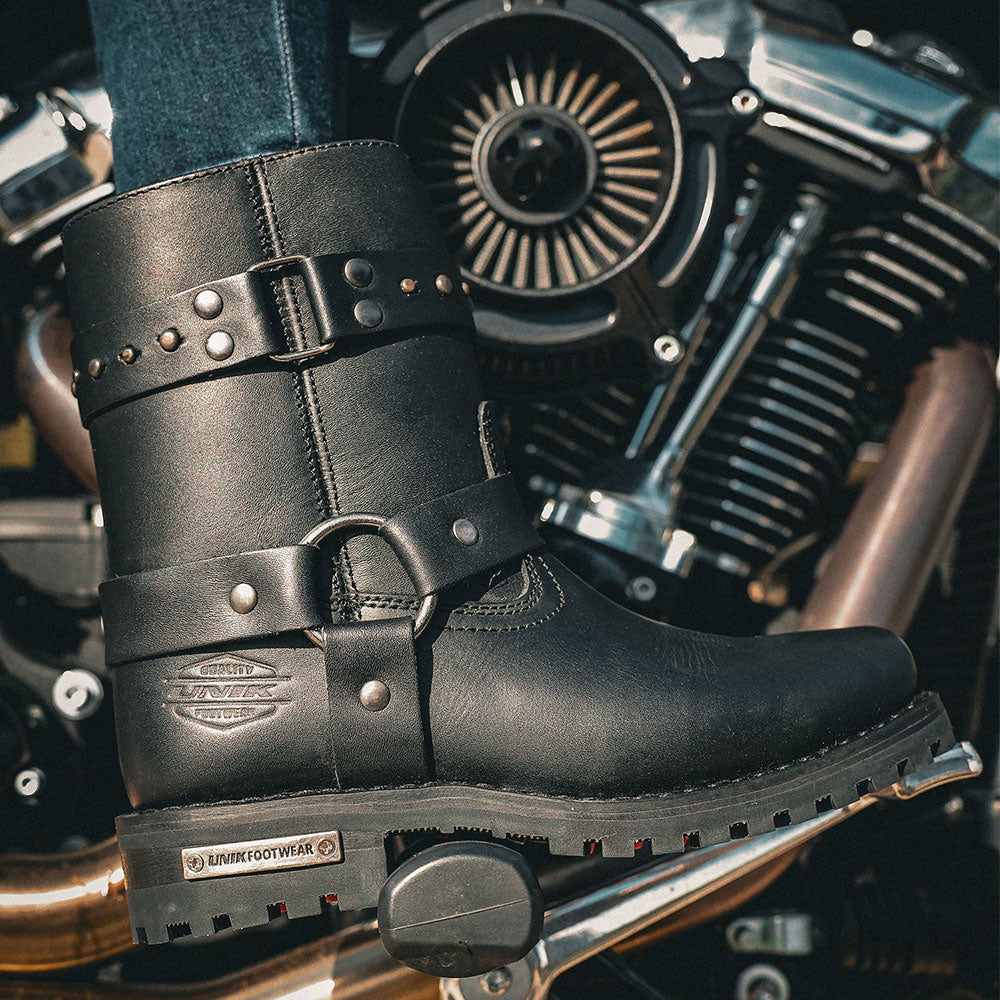 These motorcycle leather boots are crafted for the discerning rider who demands both style and functionality. Built to withstand the rigors of the open road while providing unparalleled comfort, they are a testament to quality craftsmanship and modern design.