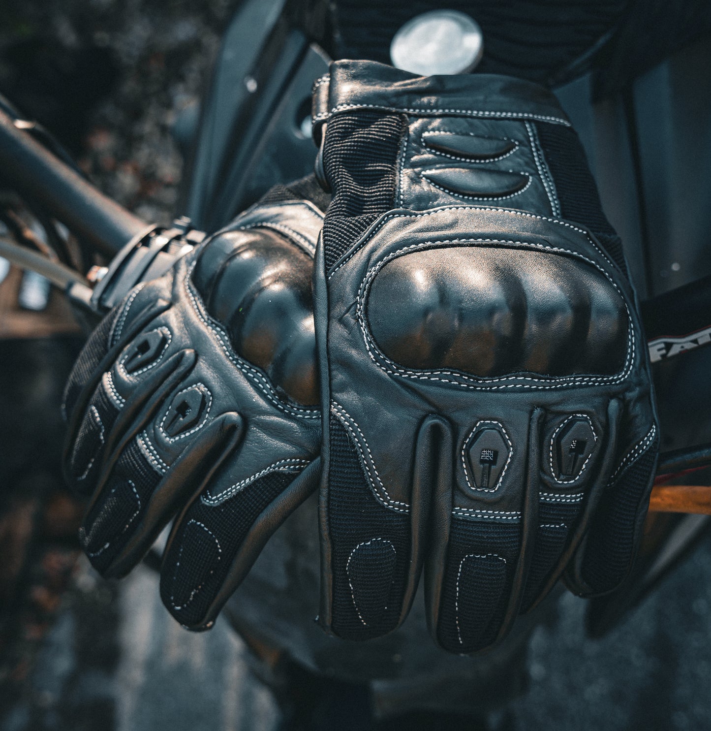 Crafted from durable cowhide leather, they offer enhanced abrasion resistance. Featuring touch technology on the fingertips and adjustable wrist closures, these gloves provide comfort and functionality for various activities