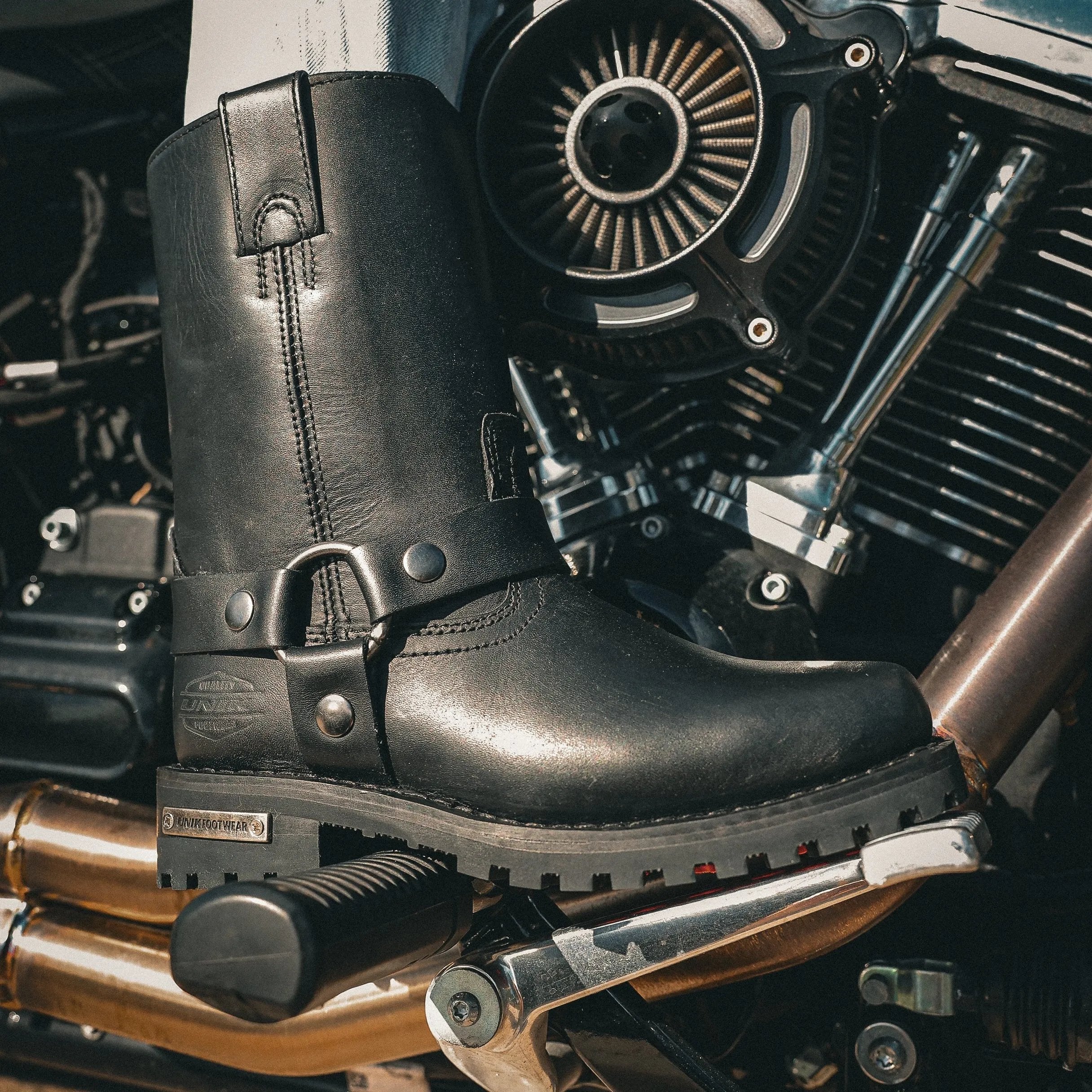 These motorcycle leather boots are crafted for the discerning rider who demands both style and functionality. Built to withstand the rigors of the open road while providing unparalleled comfort, they are a testament to quality craftsmanship and modern design.