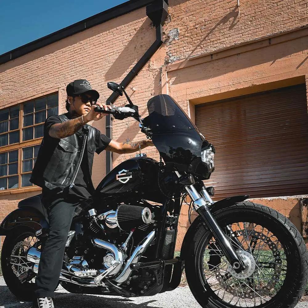 it includes four exterior pockets, one Quick Access concealed carry pocket, One inside conceal carry pocket, a zip snap main closure, YKK hardware, and a one-panel back, offering both style and functionality for various settings.