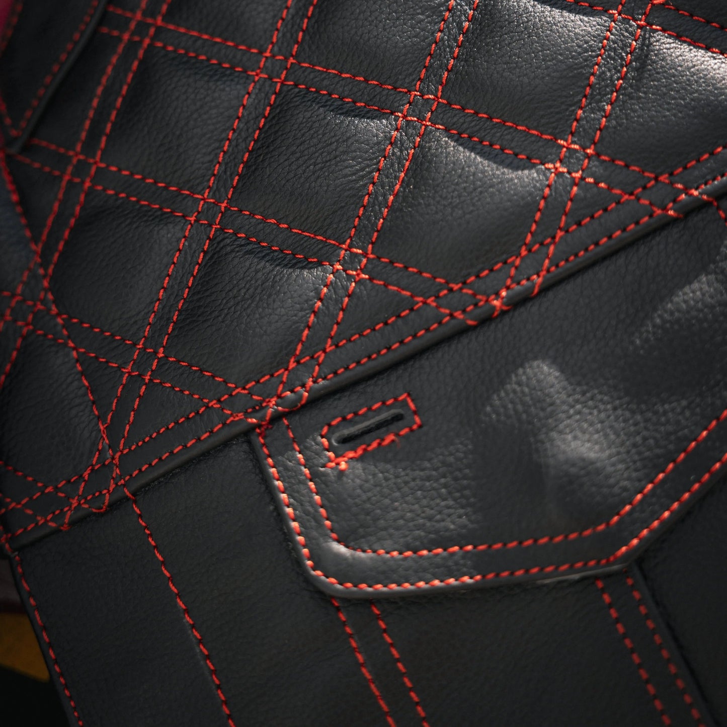 The Men's Diamond Stitch Club Vest by Unik Premium combines sophisticated design with practical features.