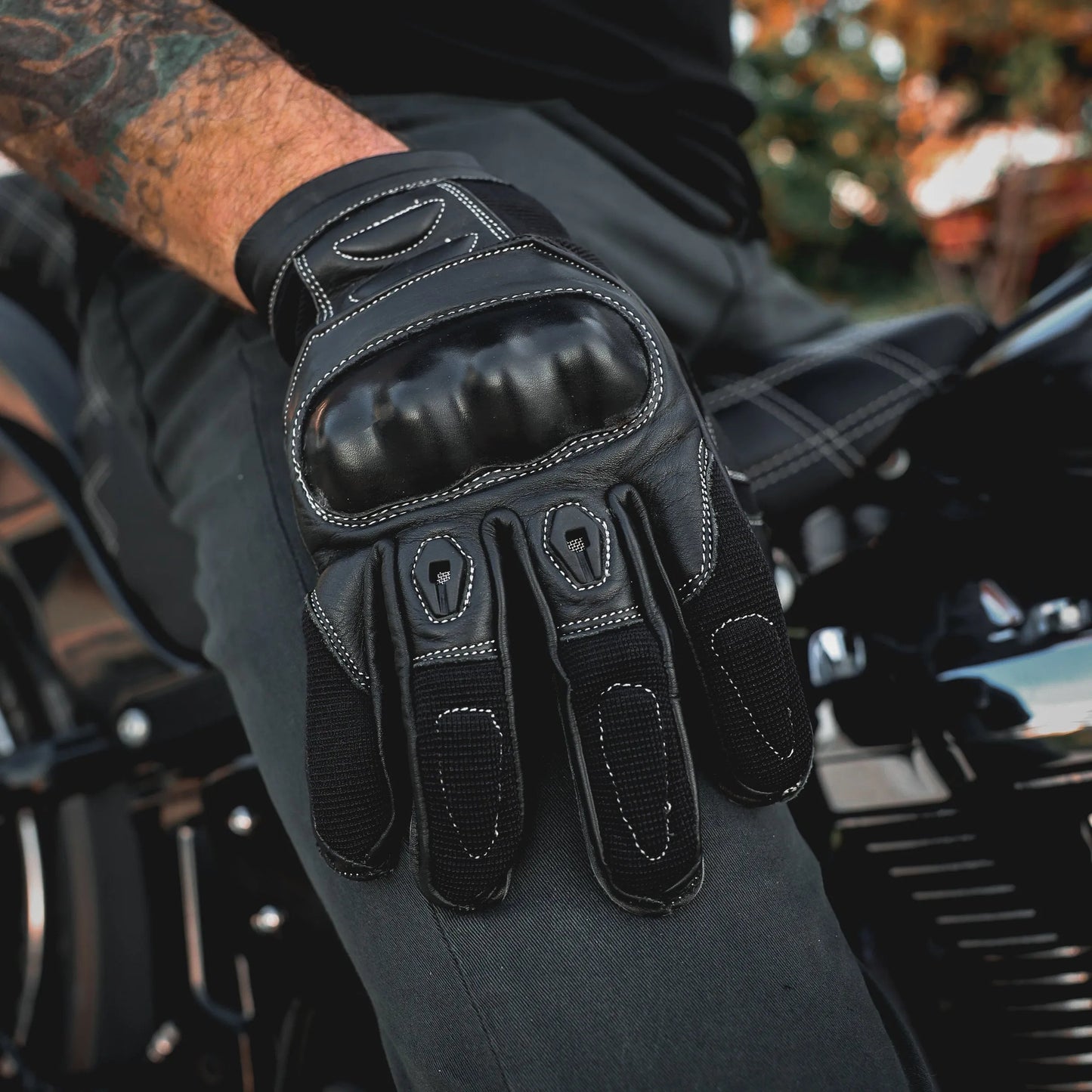 Crafted from durable cowhide leather, they offer enhanced abrasion resistance. Featuring touch technology on the fingertips and adjustable wrist closures, these gloves provide comfort and functionality for various activities