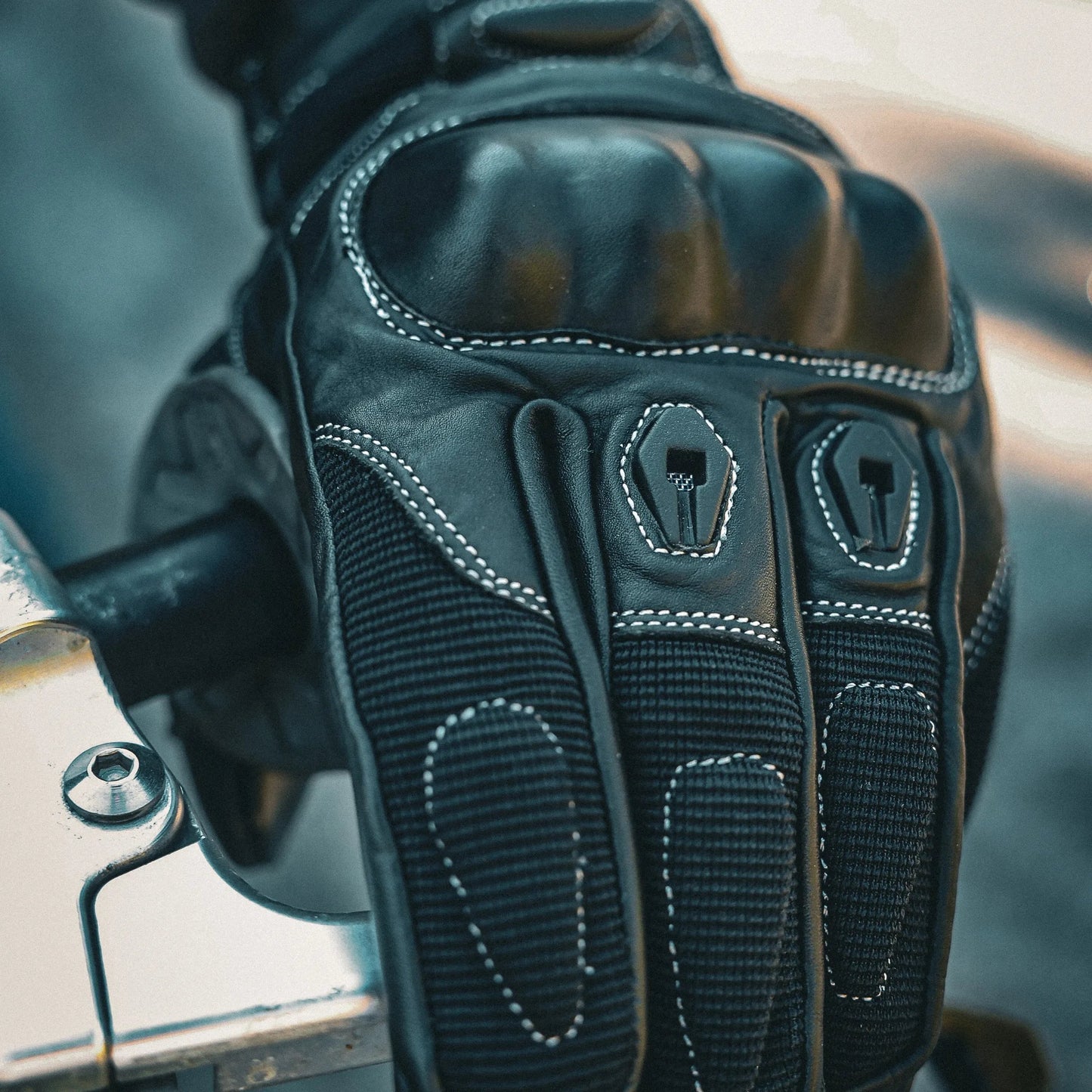 Crafted from durable cowhide leather, they offer enhanced abrasion resistance. Featuring touch technology on the fingertips and adjustable wrist closures, these gloves provide comfort and functionality for various activities