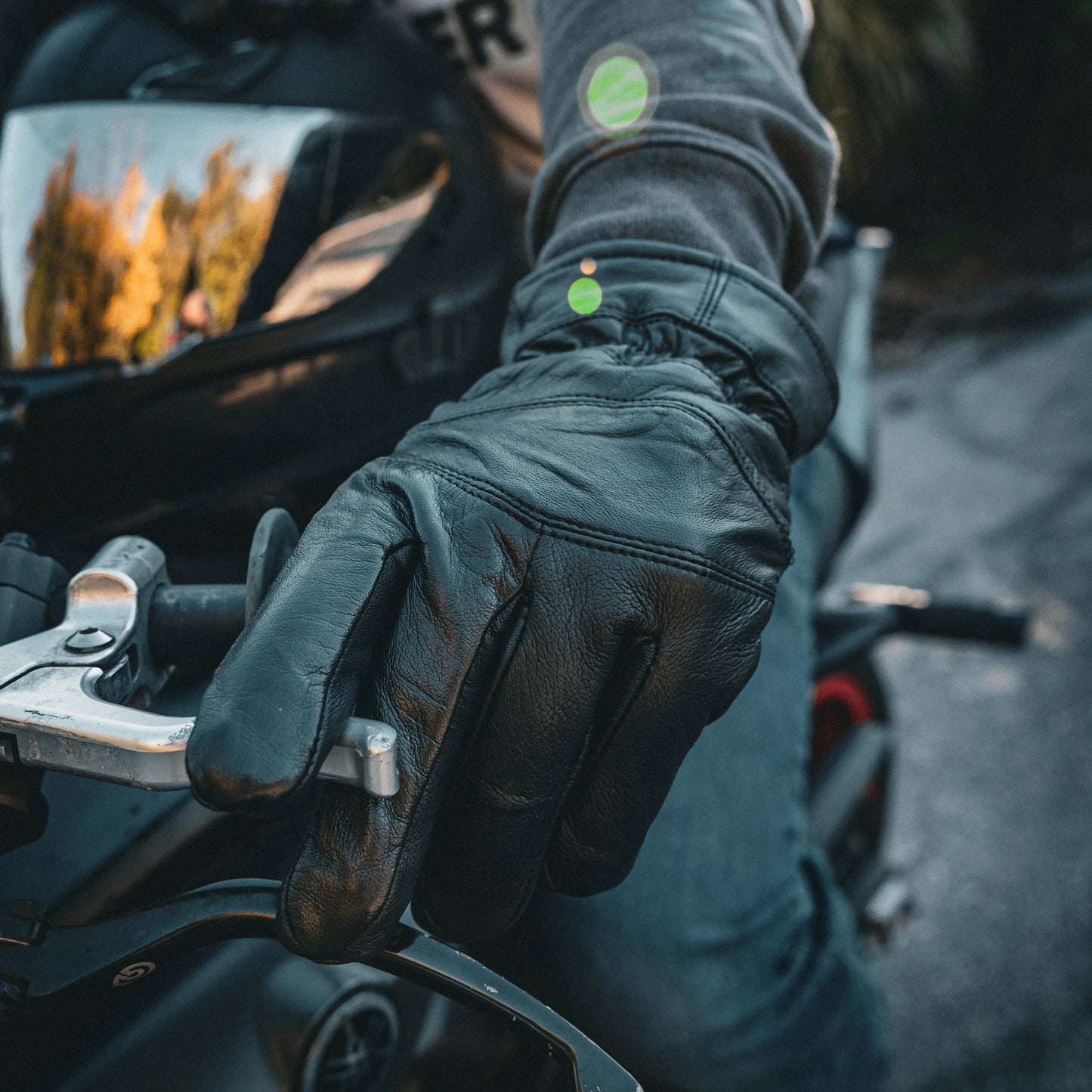 Crafted from durable cowhide leather, they offer enhanced abrasion resistance. Featuring touch technology on the fingertips and adjustable wrist closures, these gloves provide comfort and functionality for various activities.