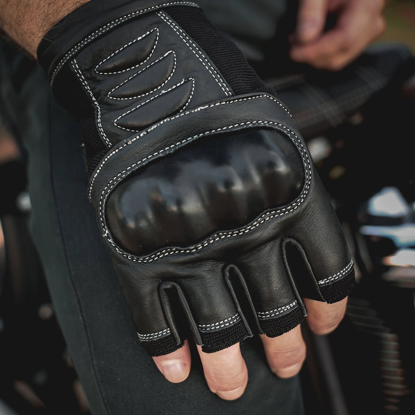 8375.00 - Mens Fingerless Leather Gloves - Unik International Inc