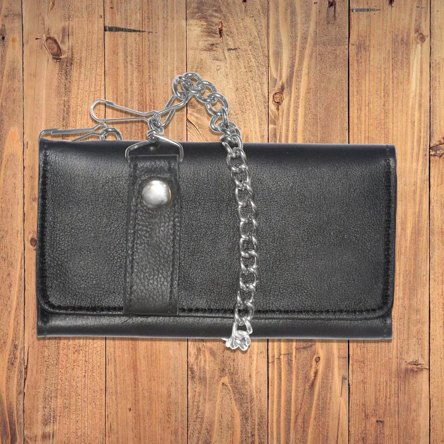 Ideal for motorcycle riders and enthusiasts, they offer multiple compartments for cards, cash, and coins, ensuring practicality on the go.