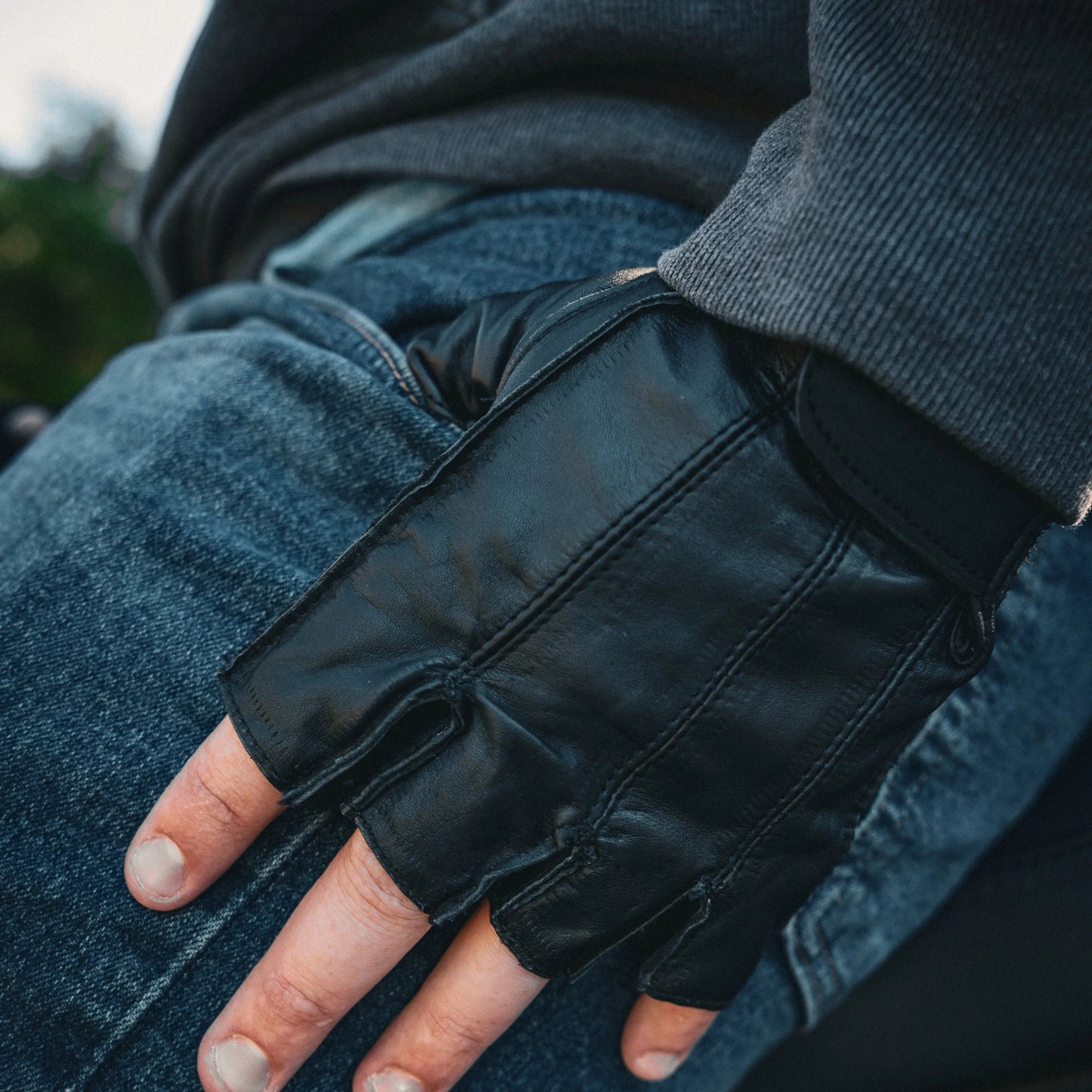 Men's Premium Cowhide Leather Fingerless Gloves combine durability with comfort and style. Crafted from supple cowhide leather, they offer protection while maintaining dexterity.