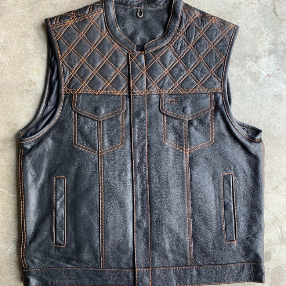 Made from cowhide leather with a diamond stitch pattern, it includes four exterior pockets, two inside concealed carry pockets.