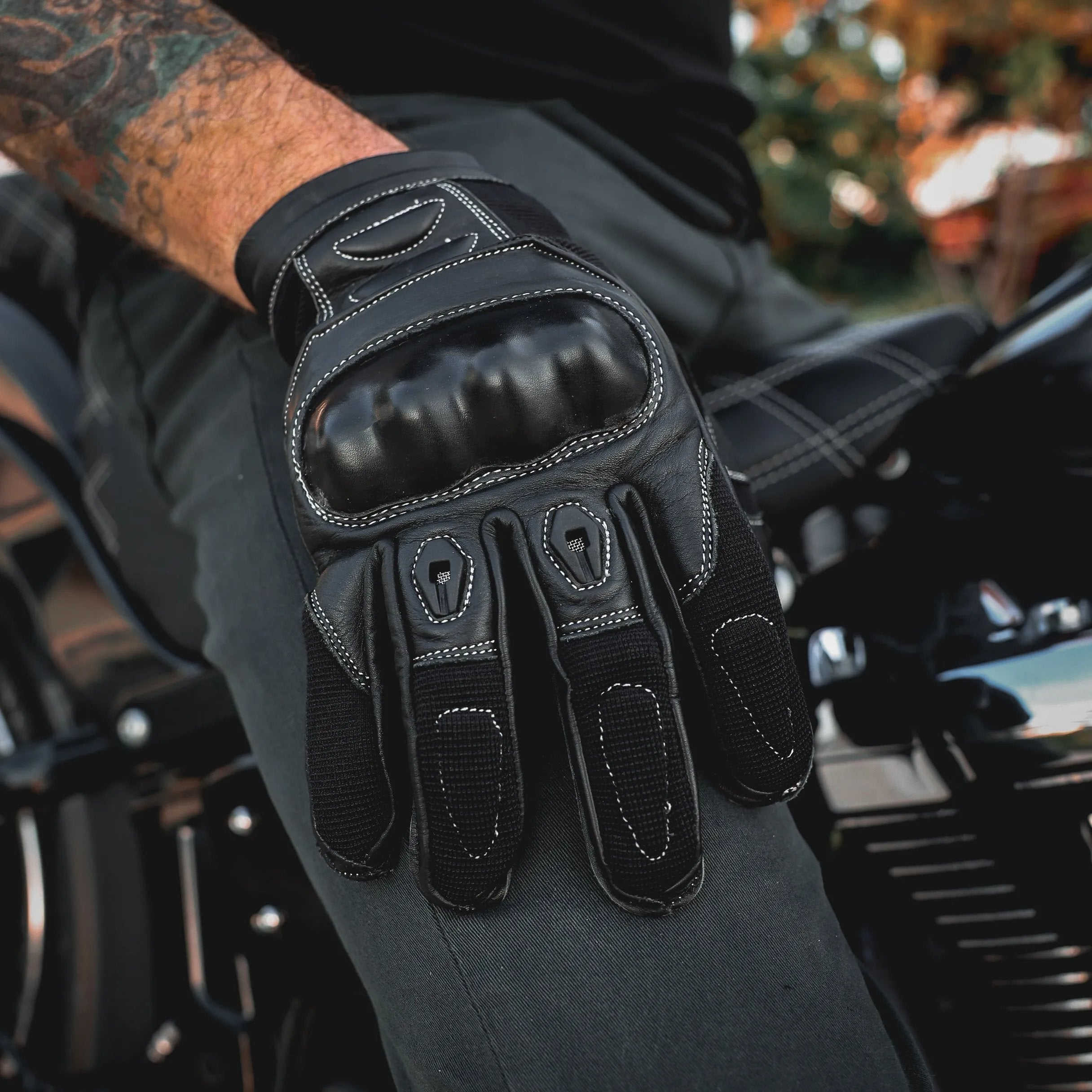  Crafted from durable cowhide leather, they offer enhanced abrasion resistance. Featuring touch technology on the fingertips and adjustable wrist closures, these gloves provide comfort and functionality for various activities