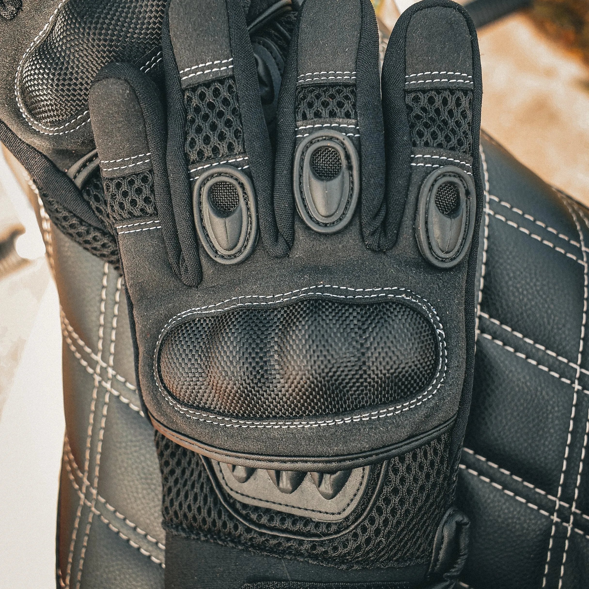  Crafted from durable cowhide leather, they offer enhanced abrasion resistance. Featuring touch technology on the fingertips and adjustable wrist closures, these gloves provide comfort and functionality for various activities