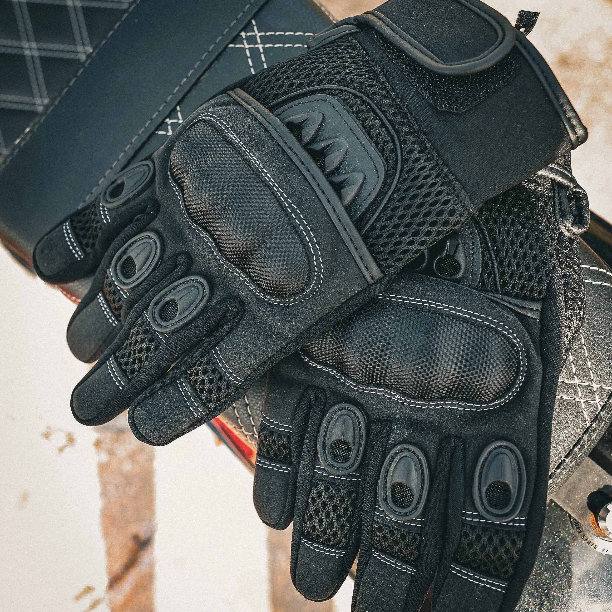  Crafted from durable cowhide leather, they offer enhanced abrasion resistance. Featuring touch technology on the fingertips and adjustable wrist closures, these gloves provide comfort and functionality for various activities
