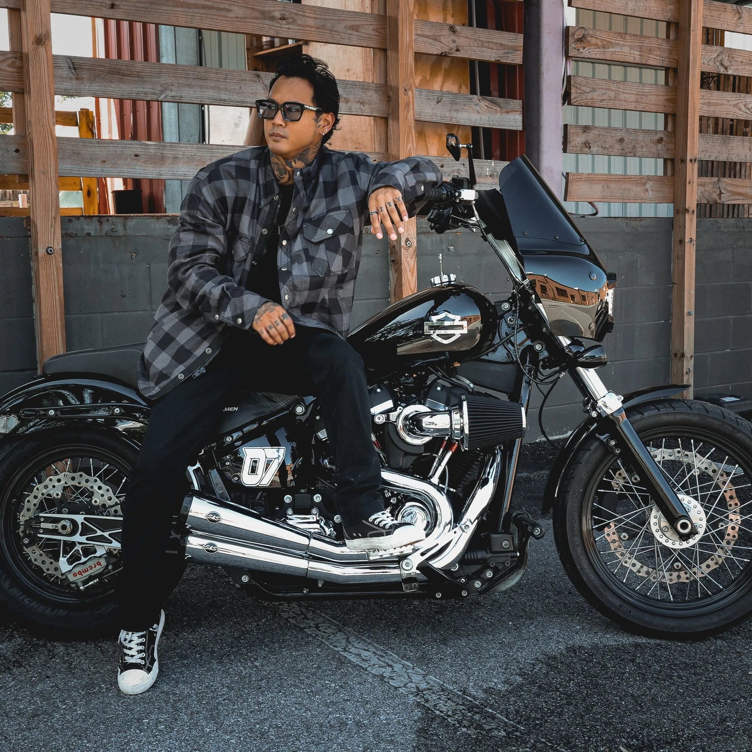 Hot Leathers JKM3004 seamlessly blends style with motorcycle-ready features, making it a standout choice for riders and fashion-conscious individuals alike