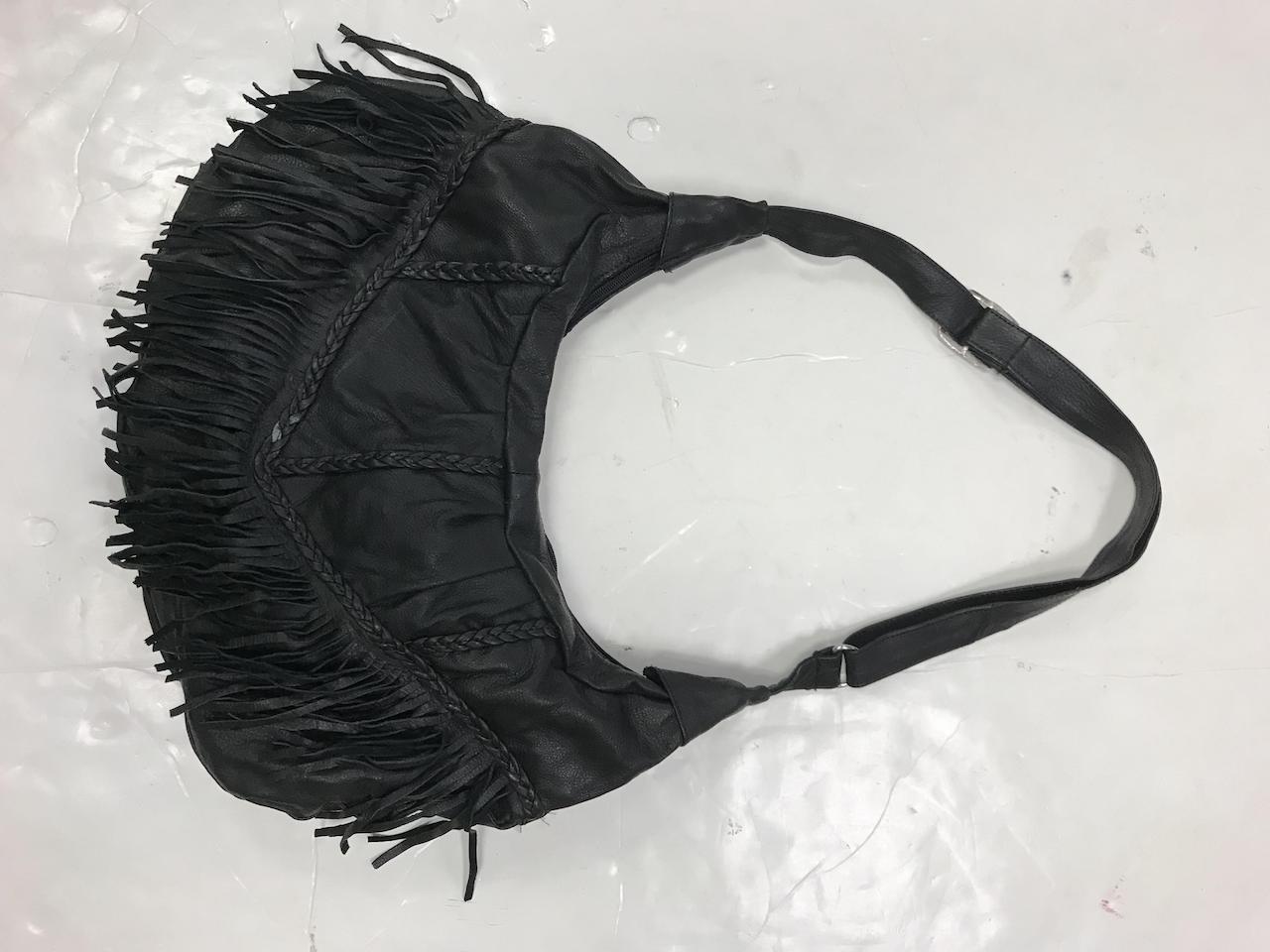 Black leather bag in fringe style 