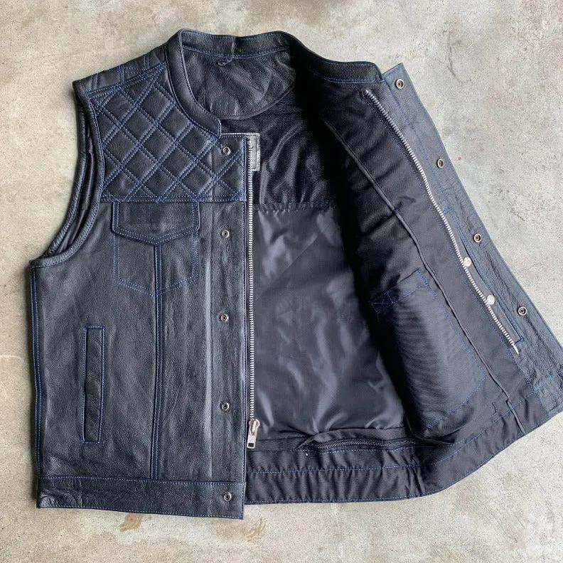 The Men's Diamond Stitch Club Vest by Unik Premium combines sophisticated design with practical features.