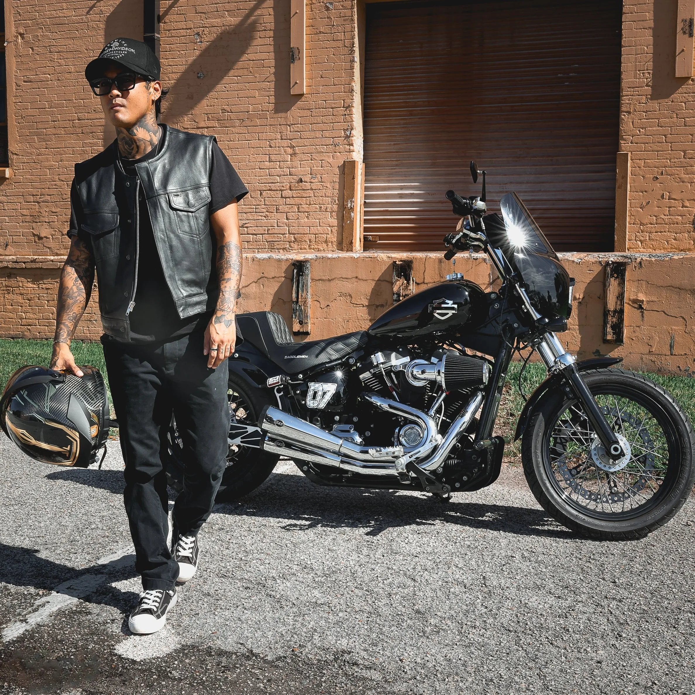  Made from cowhide leather, it includes four exterior pockets, two inside concealed carry pockets, a zip snap main closure, antique brass hardware, and a one-panel back, offering both style and functionality for various settings.