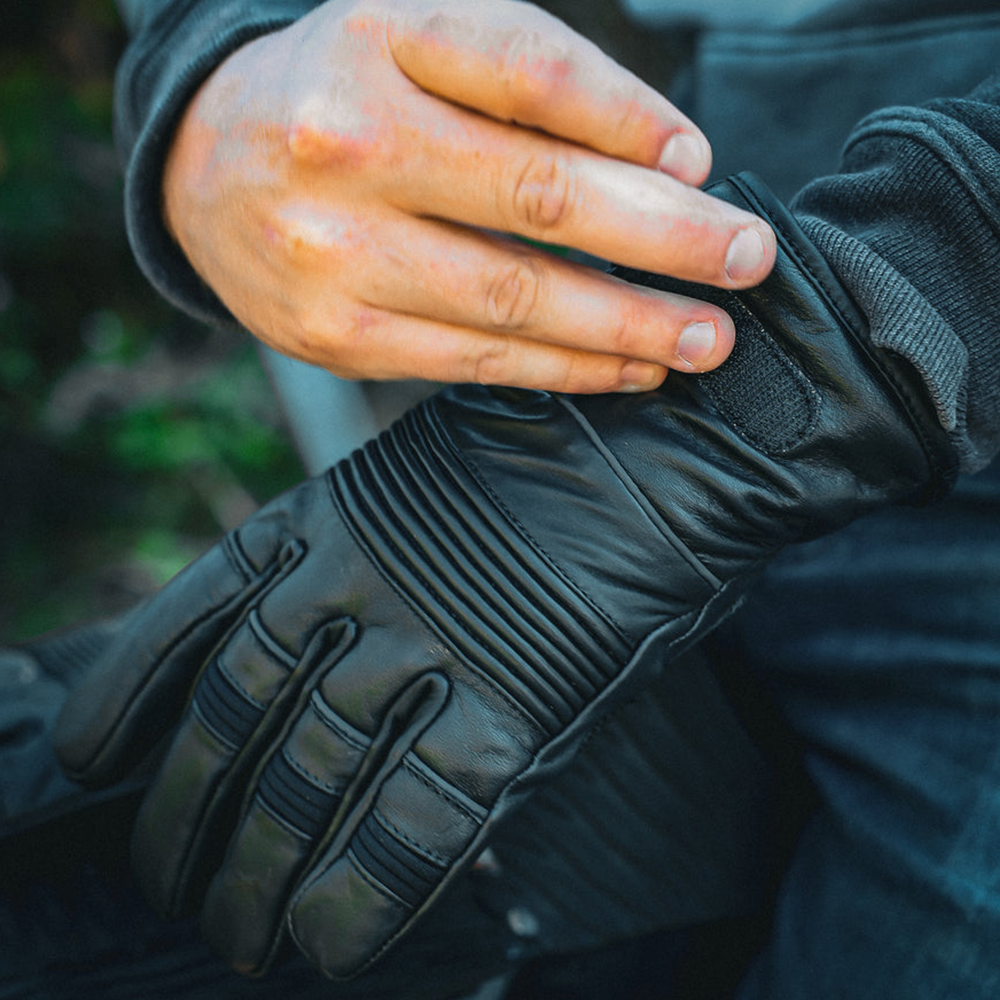 Crafted from durable cowhide leather, they offer enhanced abrasion resistance. Featuring adjustable wrist closures, these gloves provide comfort and functionality for various activities.