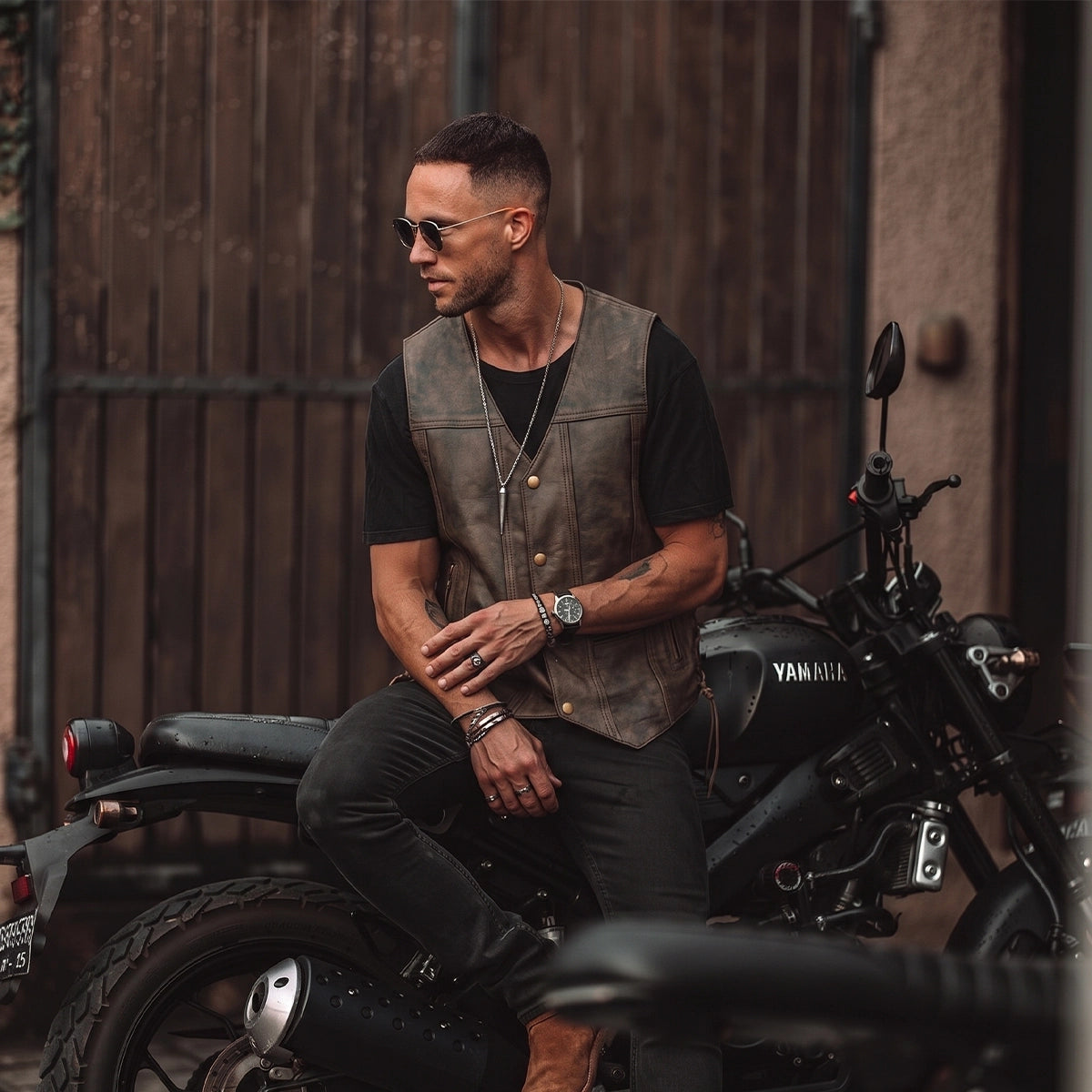Toas - Men's Motorcycle Leather Vest (Brown)